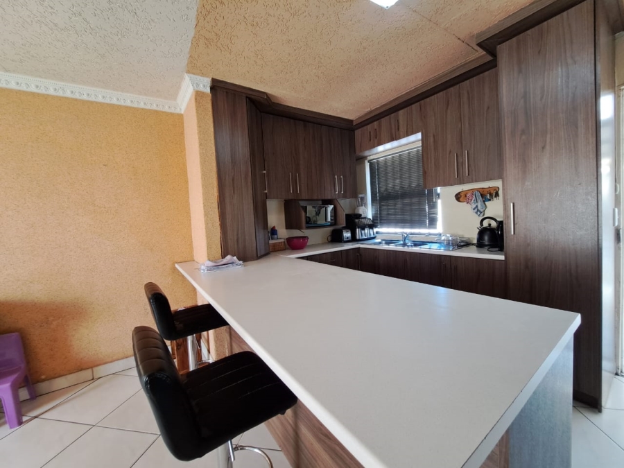 3 Bedroom Property for Sale in Silwood Heights Western Cape